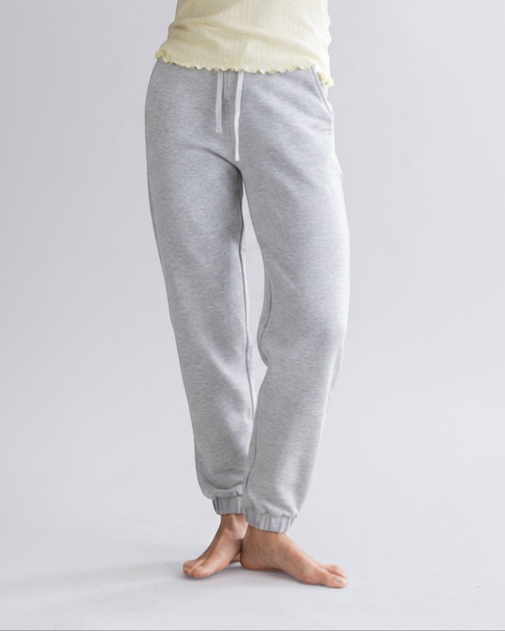 greenyogashop Cuff Sweatpants in Grau Melange mit elastischem Bund, Kordelzug und Bündchen an den Beinabschlüssen