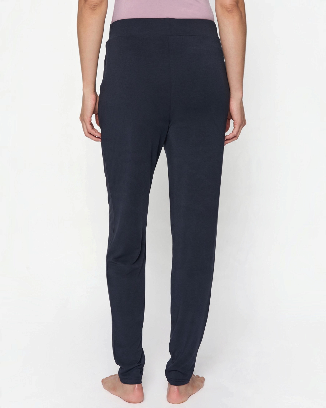 greenyogashop Yogahose mit weitem Bein in Midnight Blue aus weicher Bambusviskose, Rückansicht