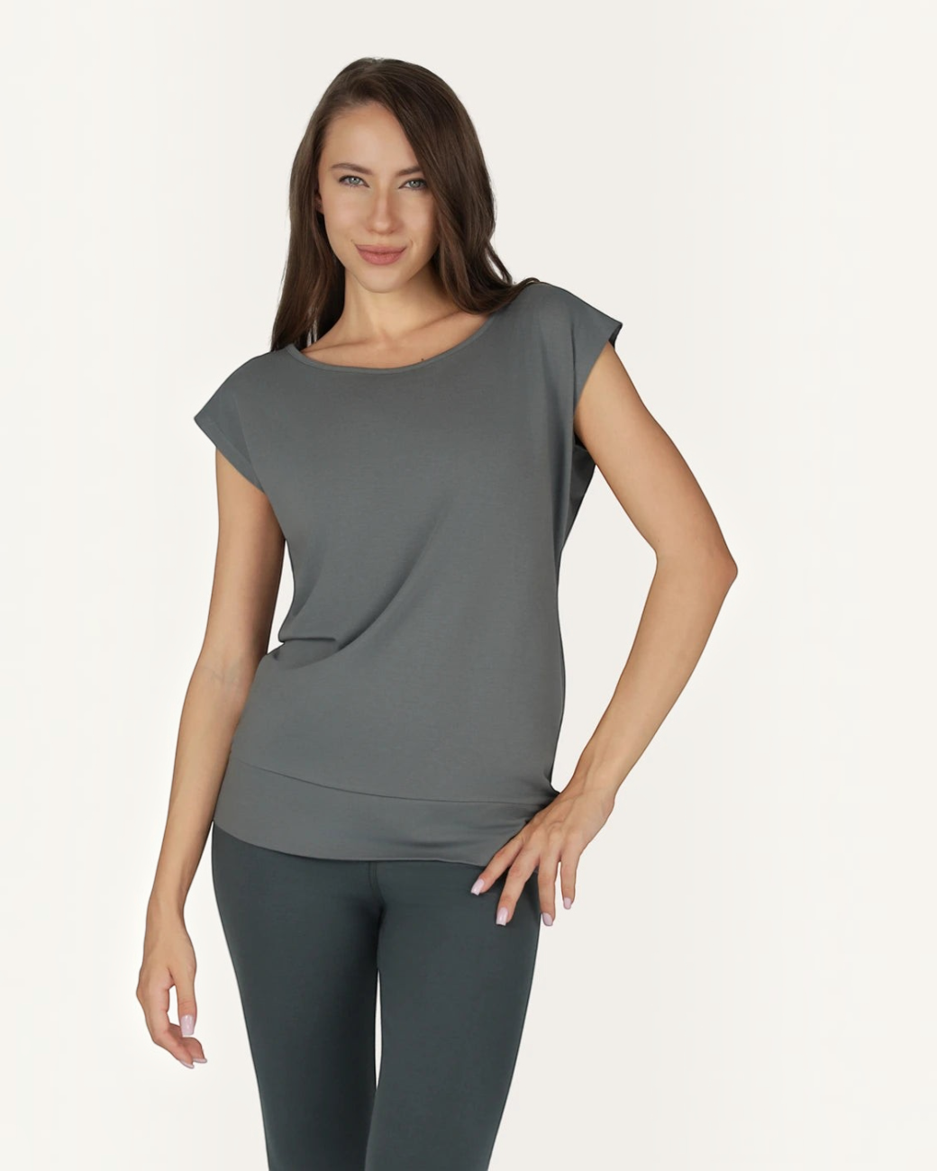 greenyogashop Asana Tee in Jade aus weichem Bambus-Mix mit lockerem Schnitt und langem Bund für Yoga
