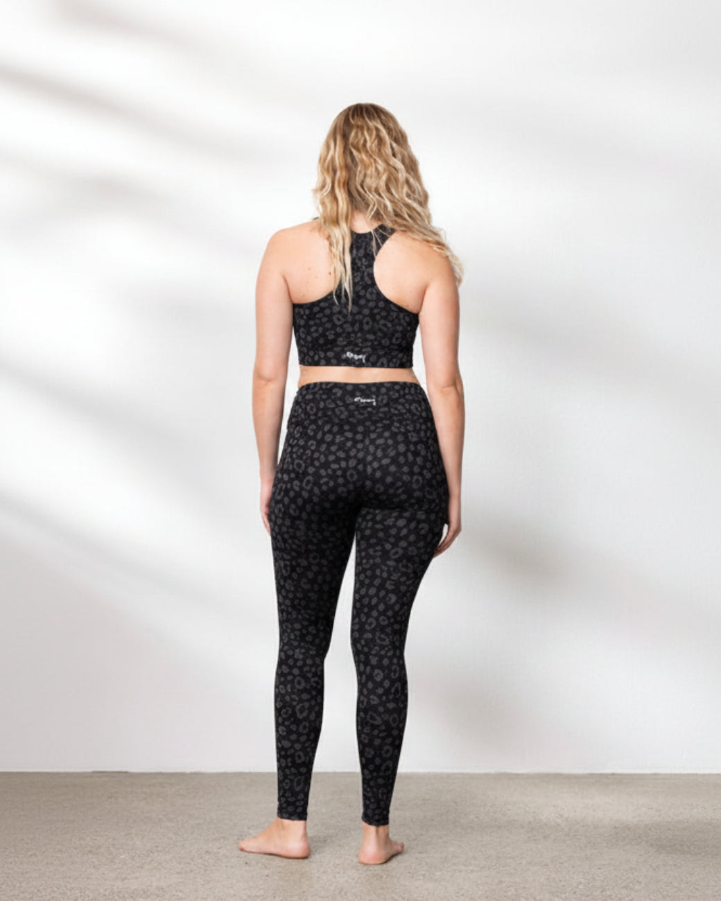 Leggings Leo Black – Rückansicht – Hey Honey
