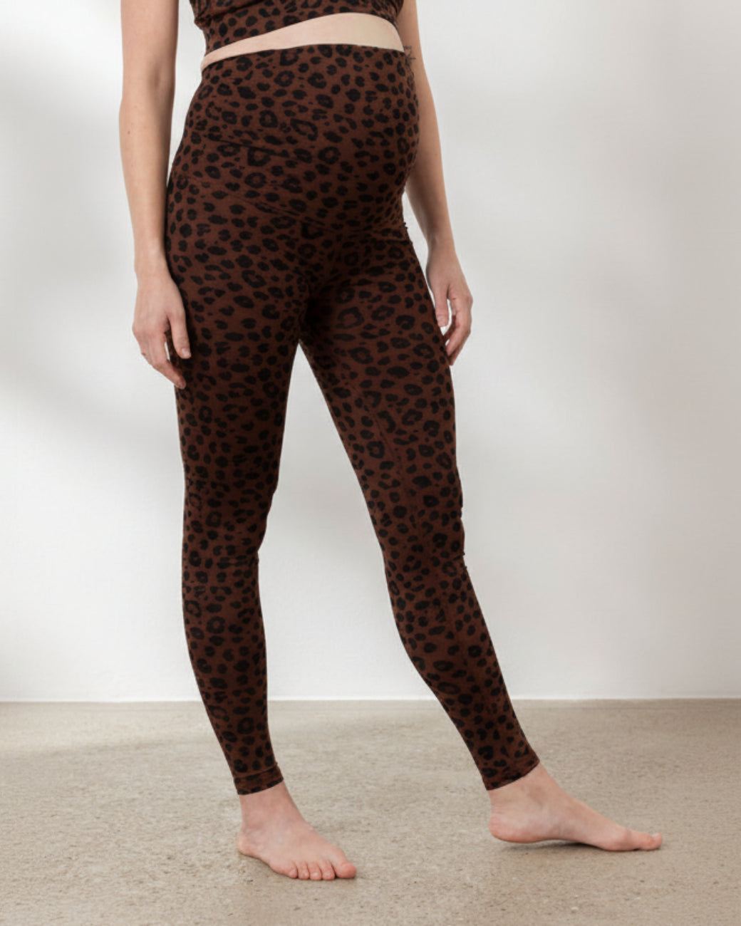 Umstandsleggings Leo Chocolate – Detailansicht – Hey Honey