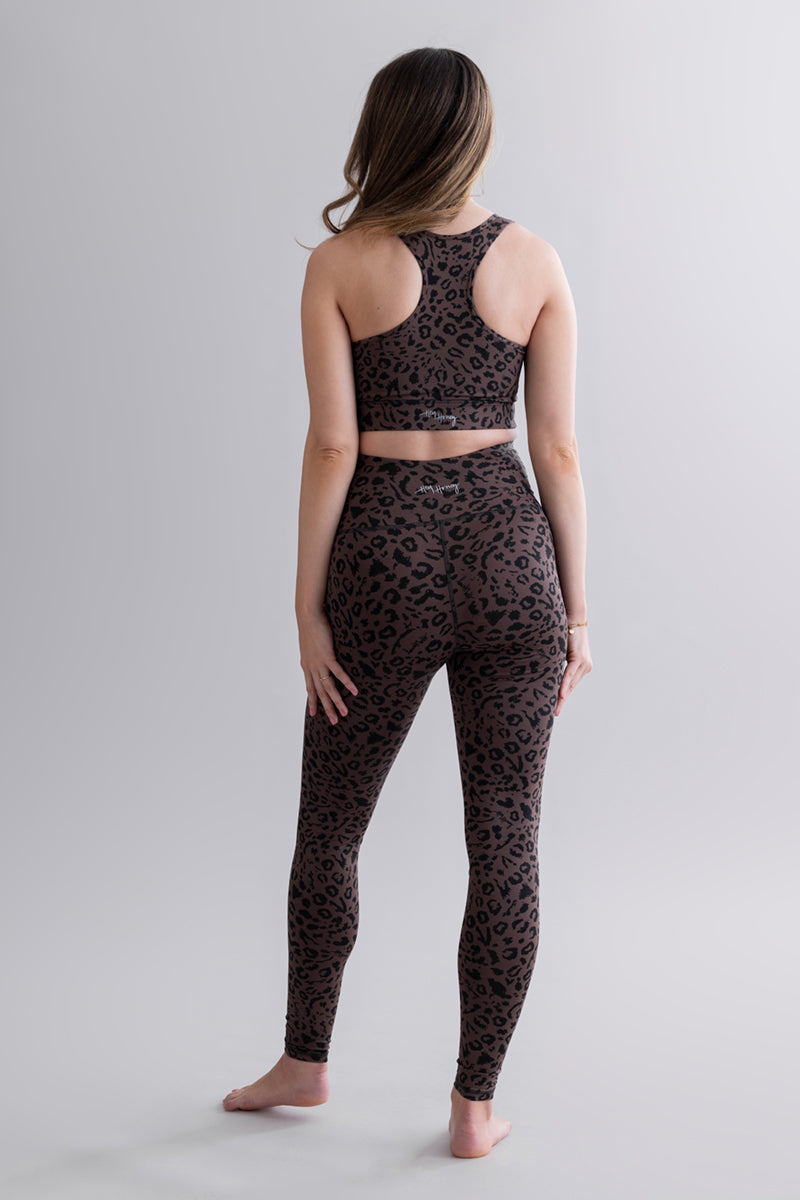 Umstandsleggings Mono Leo Soft Brown – Seitenansicht – Hey Honey