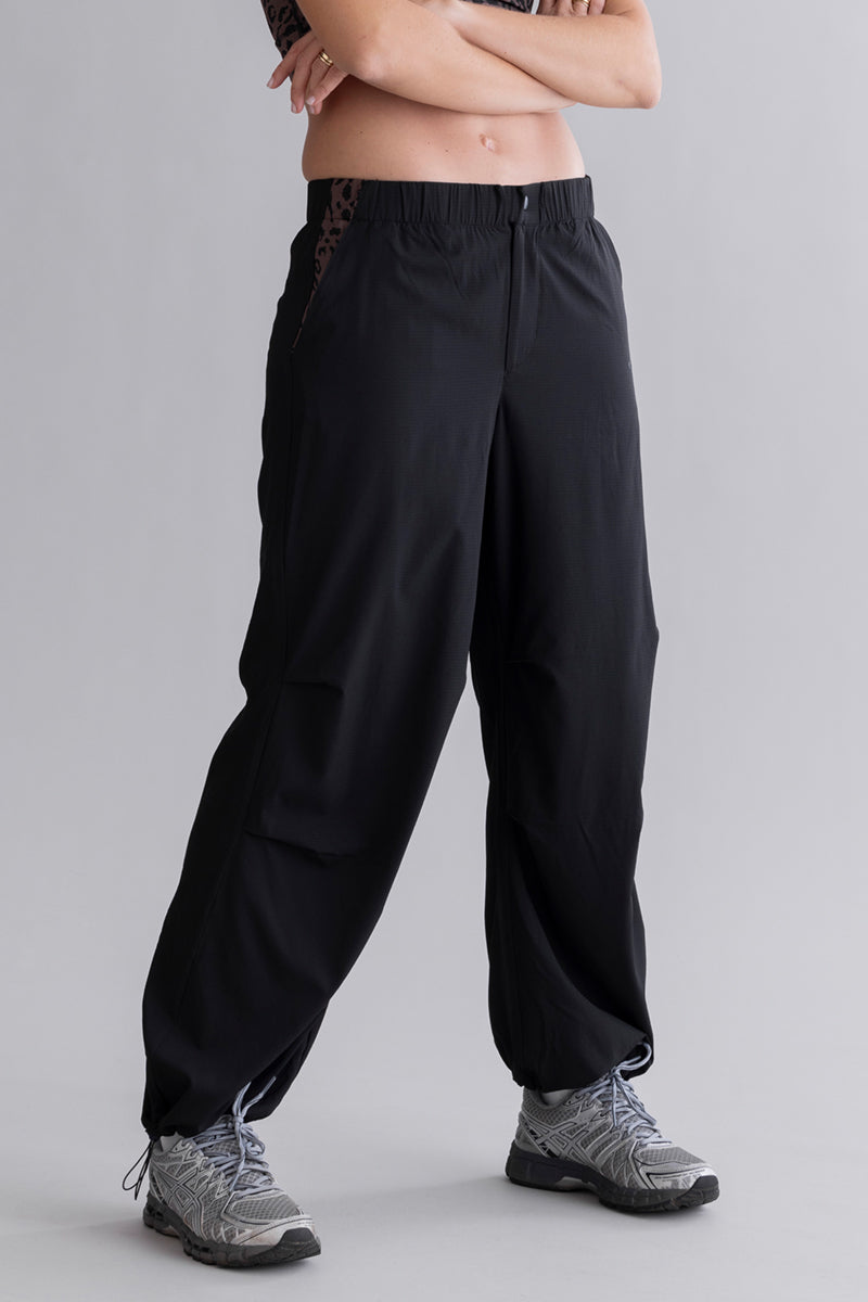 Ribstop Pants Black – Seitenansicht – Hey Honey