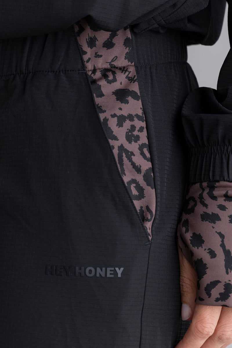 Ribstop Pants Black – Studioaufnahme – Hey Honey
