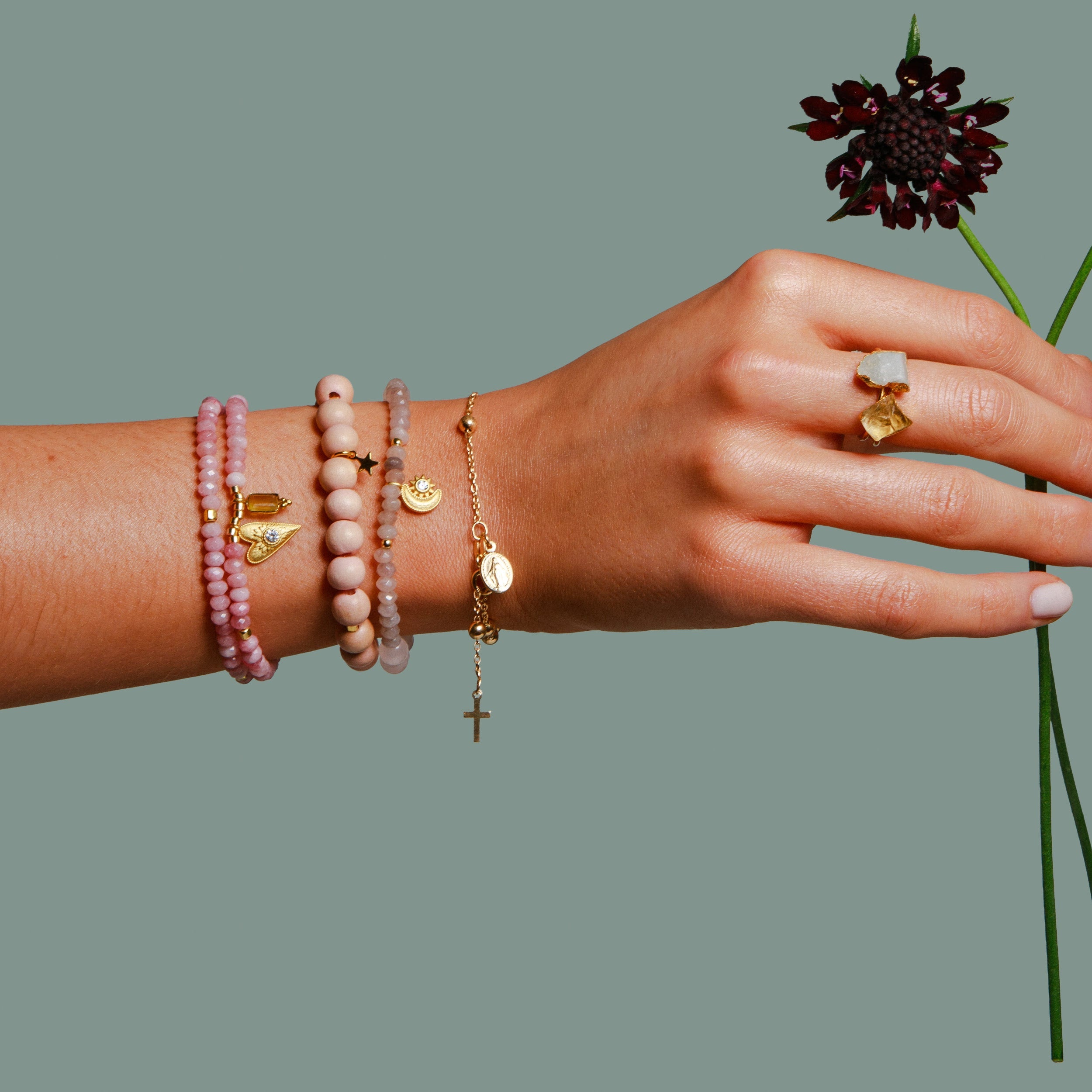 Rosenkranz Armkette Prayer Gold – Styling am Handgelenk – Hoffnungsträger