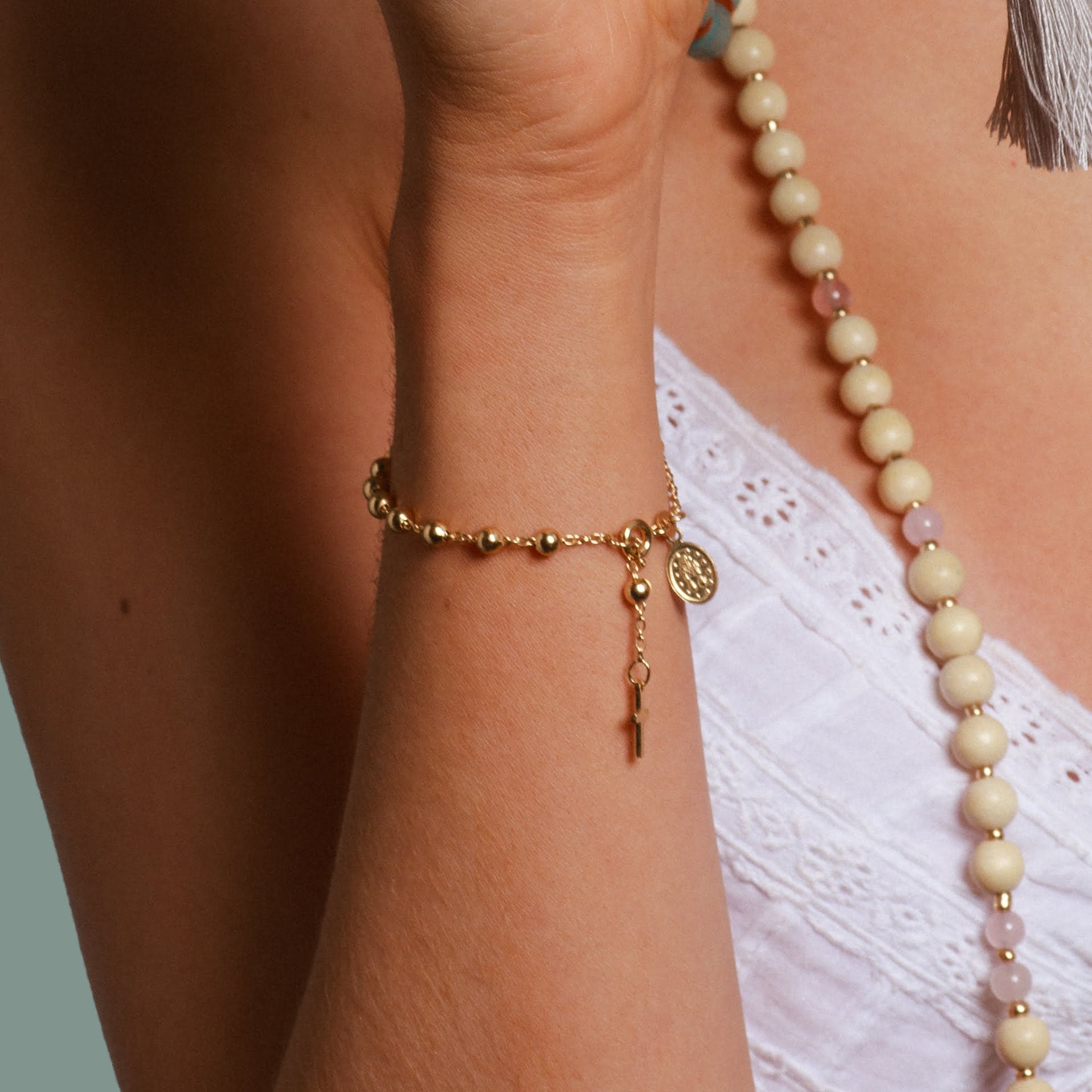 Rosenkranz Armkette Prayer Gold – Detail Madonnen Anhänger – Hoffnungsträger