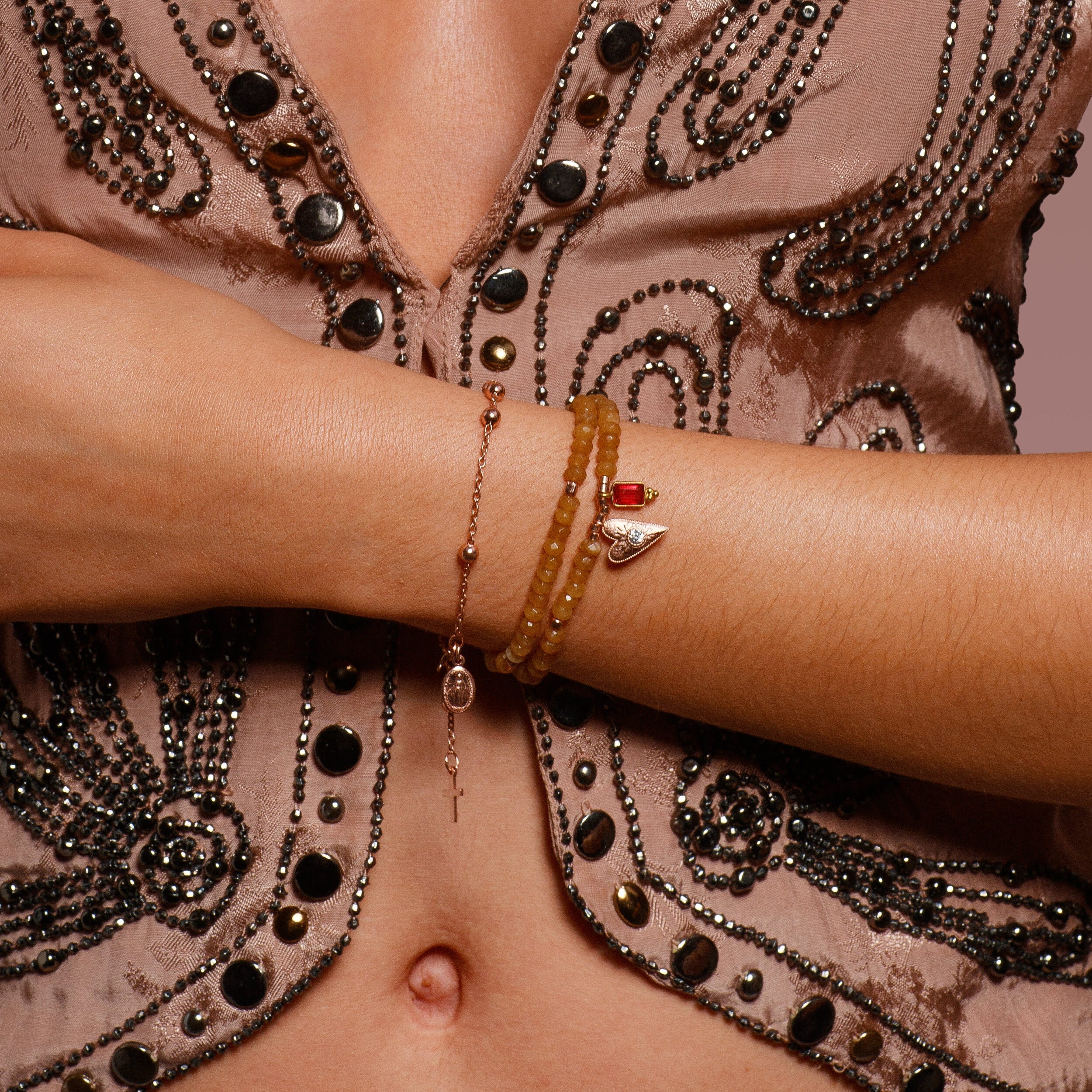 Rosenkranz Armkette Prayer Roségold – Mood Shot – Hoffnungsträger