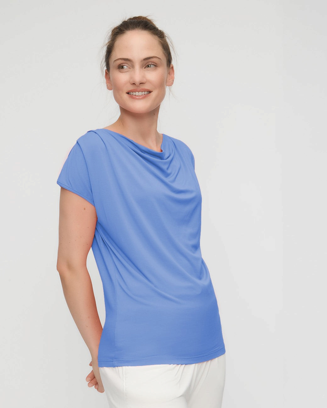 greenyogashop Top Waterfall in Queen Blue aus fließendem Bambus-Viskose mit elegantem Wasserfallkragen