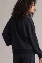 Lux Bomber Jacket Black – Bewegungsaufnahme – Hey Honey