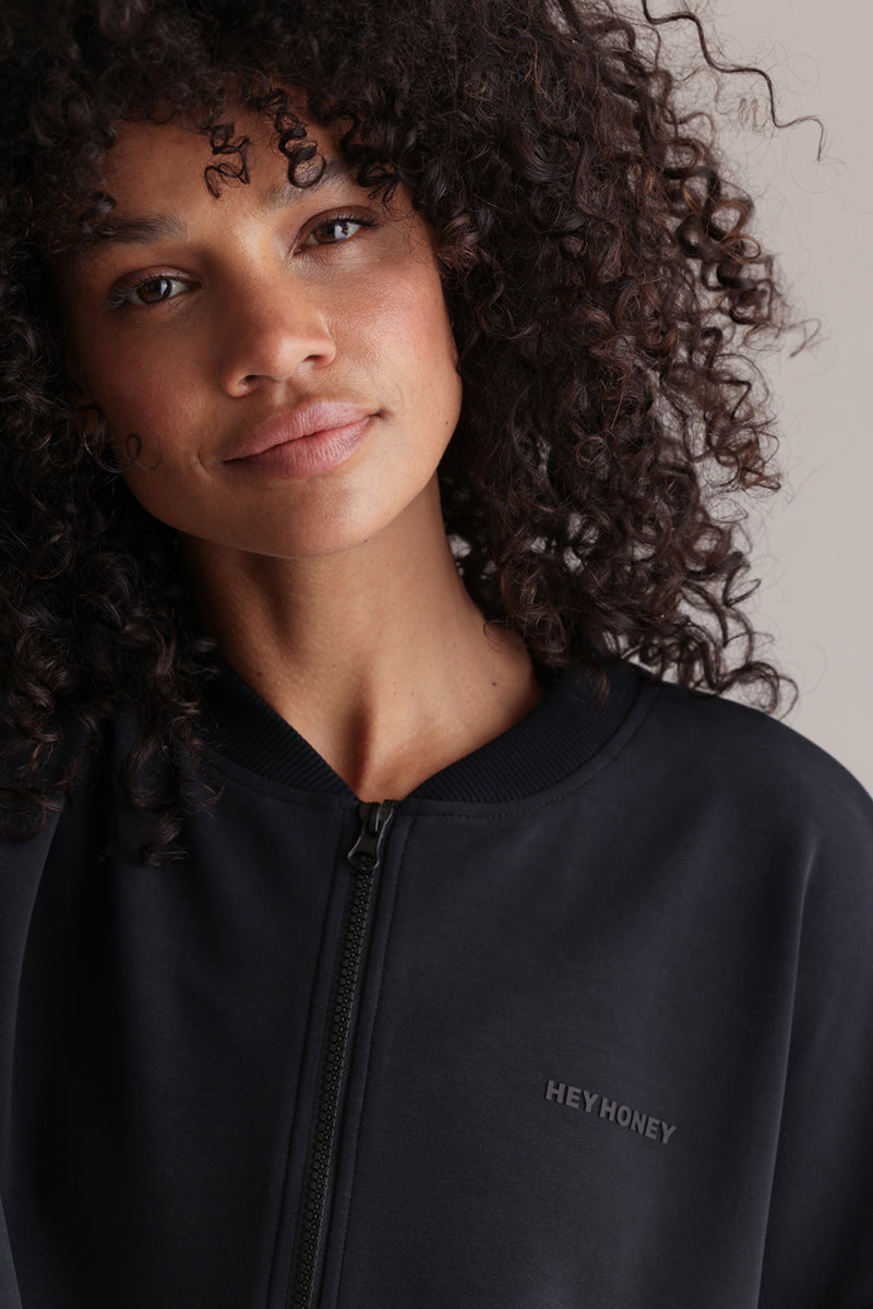 Lux Bomber Jacket Black – Detailansicht – Hey Honey
