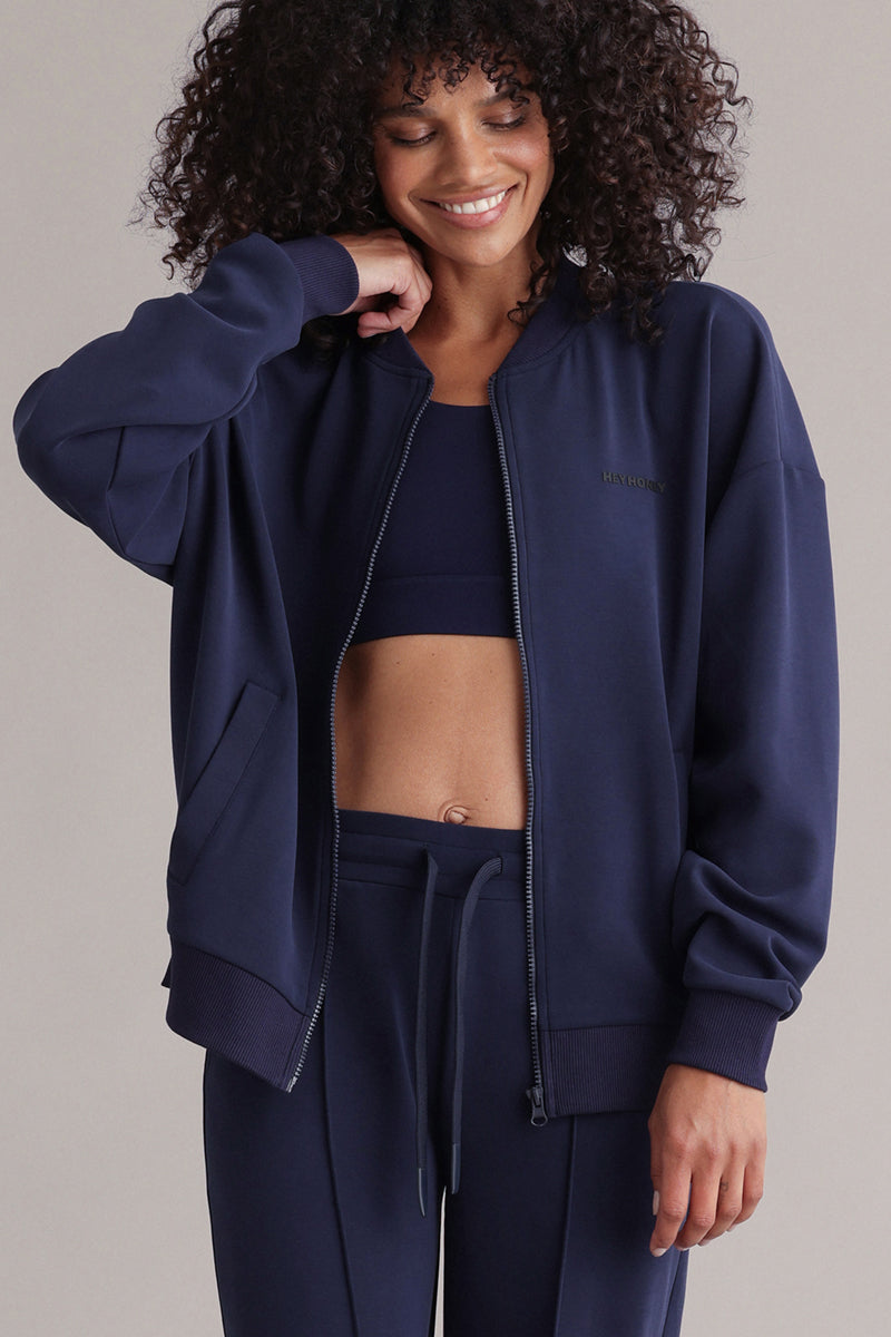 Lux Bomber Jacket Baritone Blue – Detailansicht – Hey Honey