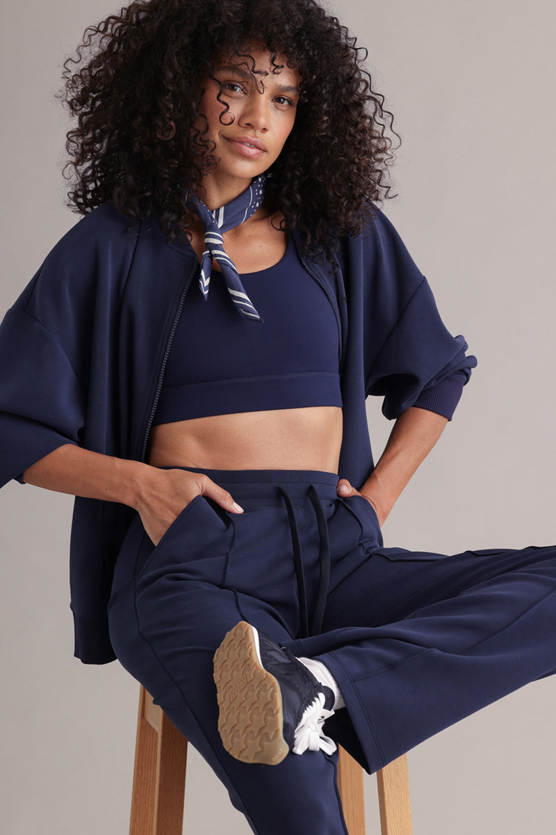 Lux Bomber Jacket Baritone Blue – Seitenansicht – Hey Honey