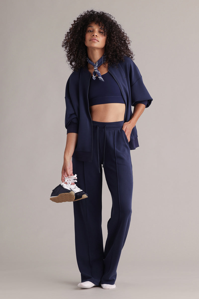 Lux Bomber Jacket Baritone Blue – Bewegungsaufnahme – Hey Honey