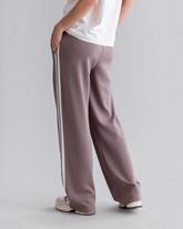 greenyogashop Lounge Trackpants in Taupe mit weitem Bein, tiefem Schritt und seitlichem Baumwoll-Herringbone-Tape