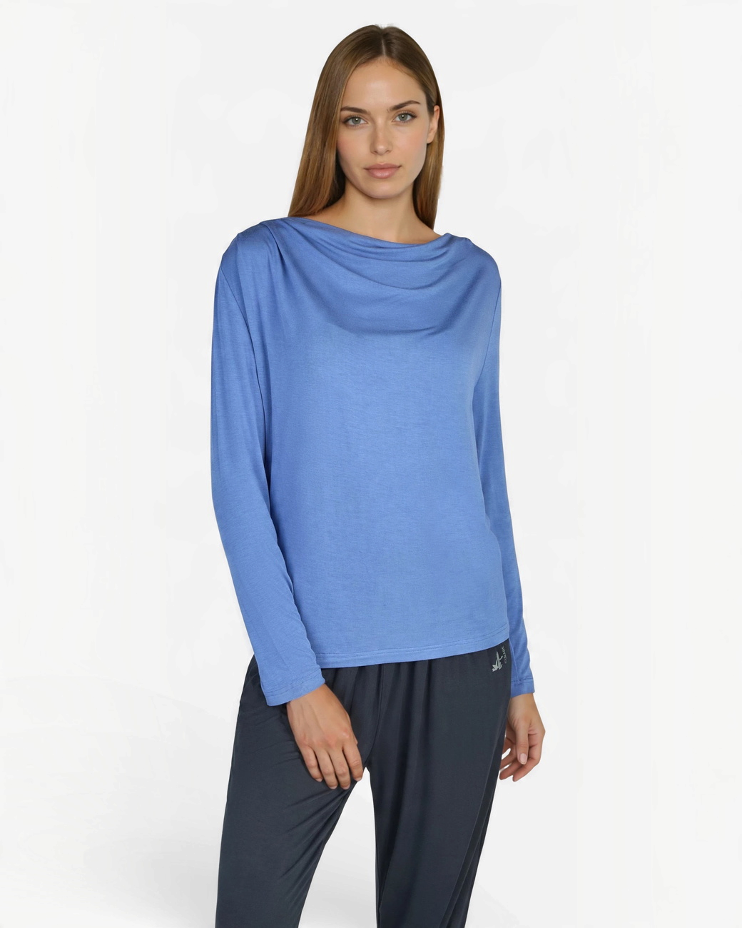 greenyogashop Longsleeve Waterfall in Queen Blue aus fließendem Bambus-Viskose-Mix mit elegantem Wasserfall-Ausschnitt
