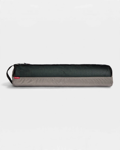 greenyogashop Manduka Breathe Easy Yogatasche in Cinder Grau mit atmungsaktivem Mesh-Einsatz und Tragegriff