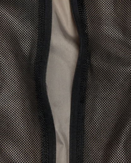 greenyogashop Yogatasche Breathe Easy in Cinder mit atmungsaktivem schwarzem Mesh-Gewebe und Reißverschluss-Detail