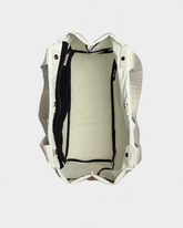 greenyogashop Kosha Carryall Tragetasche in Pearl aus recyceltem Nylon mit geräumigem Innenraum und Mesh-Tasche