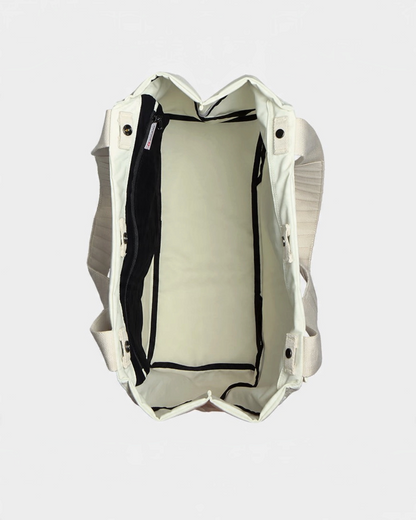 greenyogashop Kosha Carryall Tragetasche in Pearl aus recyceltem Nylon mit geräumigem Innenraum und Mesh-Tasche