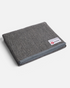 greenyogashop Decke aus recycelter Wolle in Sediment Grau mit genähten Kanten und Manduka Logo-Label