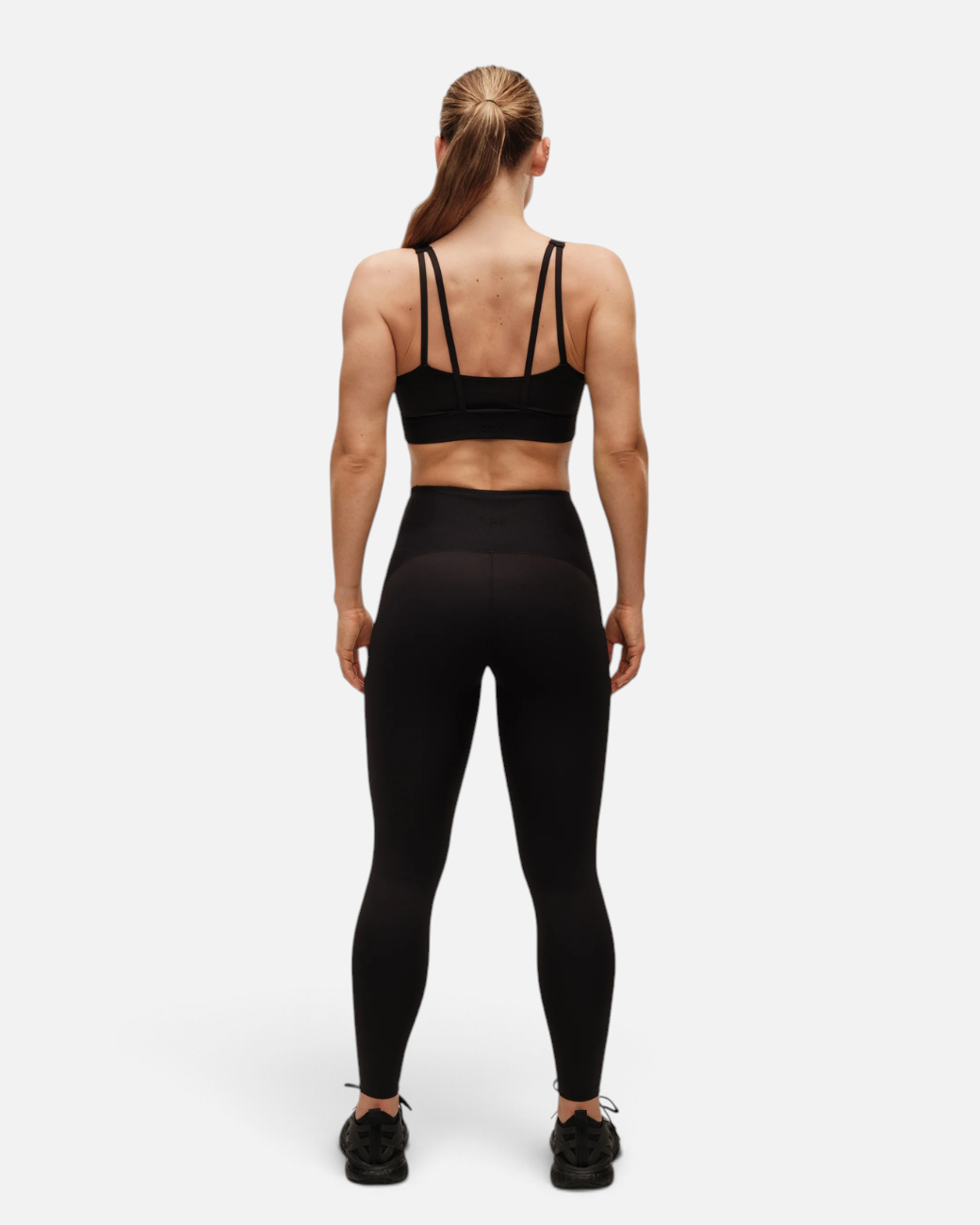 greenyogashop Brace Rib High Waist Leggings in Schwarz mit geripptem Bund und gesticktem Logo, Rückansicht