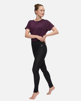 greenyogashop schwarze Leggings aus weicher Bambusviskose mit extrahohem Umschlagbund an einer Frau