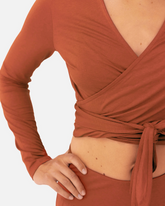 Amina Wrap Top Burnt Sienna – Detailansicht Bindung – Lotuscrafts
