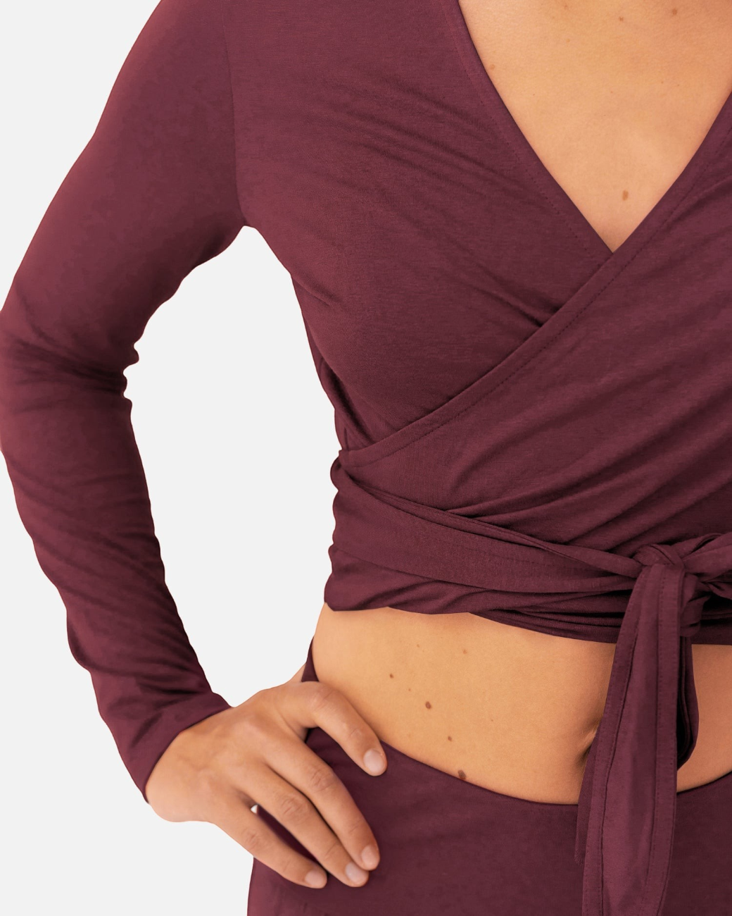 Amina Wrap Top Dark Cranberry – Detailansicht – Lotuscrafts