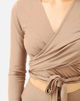 Amina Wrap Top Desert Sand – Detailansicht Bindung – Lotuscrafts