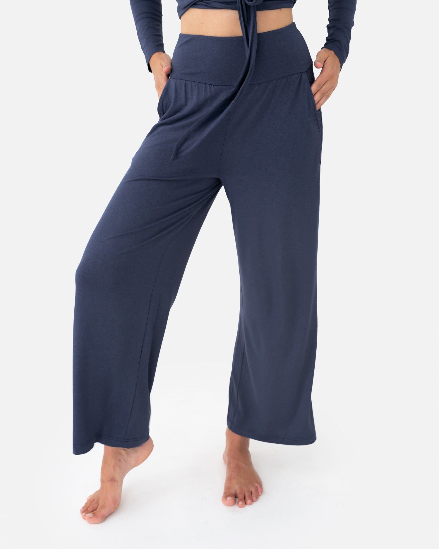 Heya Culotte Midnight Blue – Model Front – Lotuscrafts