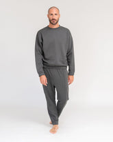 FEND Mens Sweater Anthrazit – Model Full Shot – Lotuscrafts