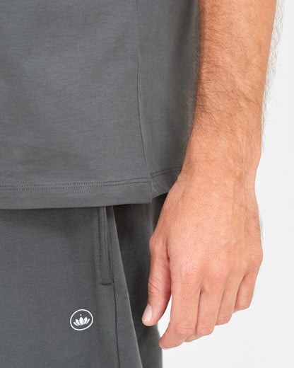 Anthrazit - Anthracite Yoga Tank Top Model Shot Detail Saum