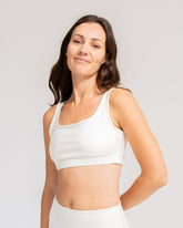 Marshmallow - Model Produktshot Front in Yoga Bra
