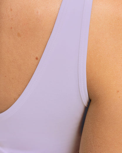 Violetta - Model Produktshot Details in Yoga Bra