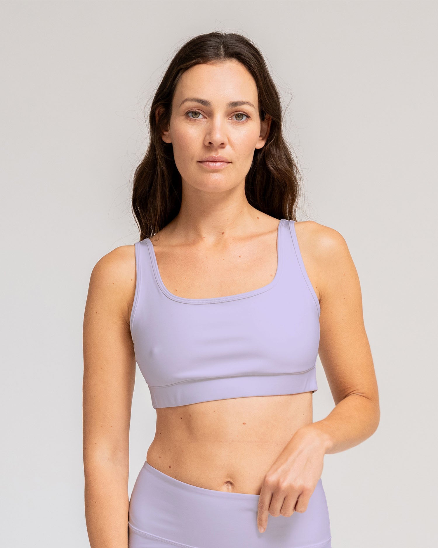 Violetta - Model Produktshot Front in Yoga Bra