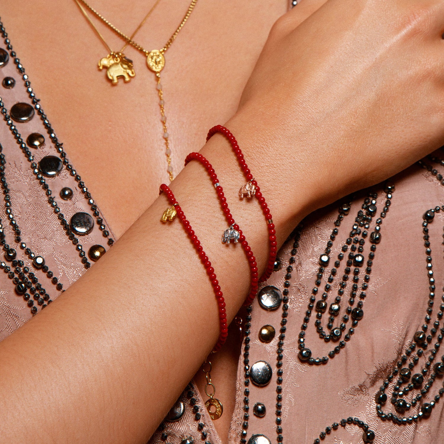 Korallenarmband „Trust“ aus Sterlingsilber: Schutzstein Koralle &amp; Elefant für Vertrauen, Optimismus und innere Stärke. Handgefertigt in Hamburg.