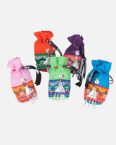 greenyogashop Charity Beutelchen in verschiedenen bunten Farben mit traditionellen Mustern und Silberanhängern