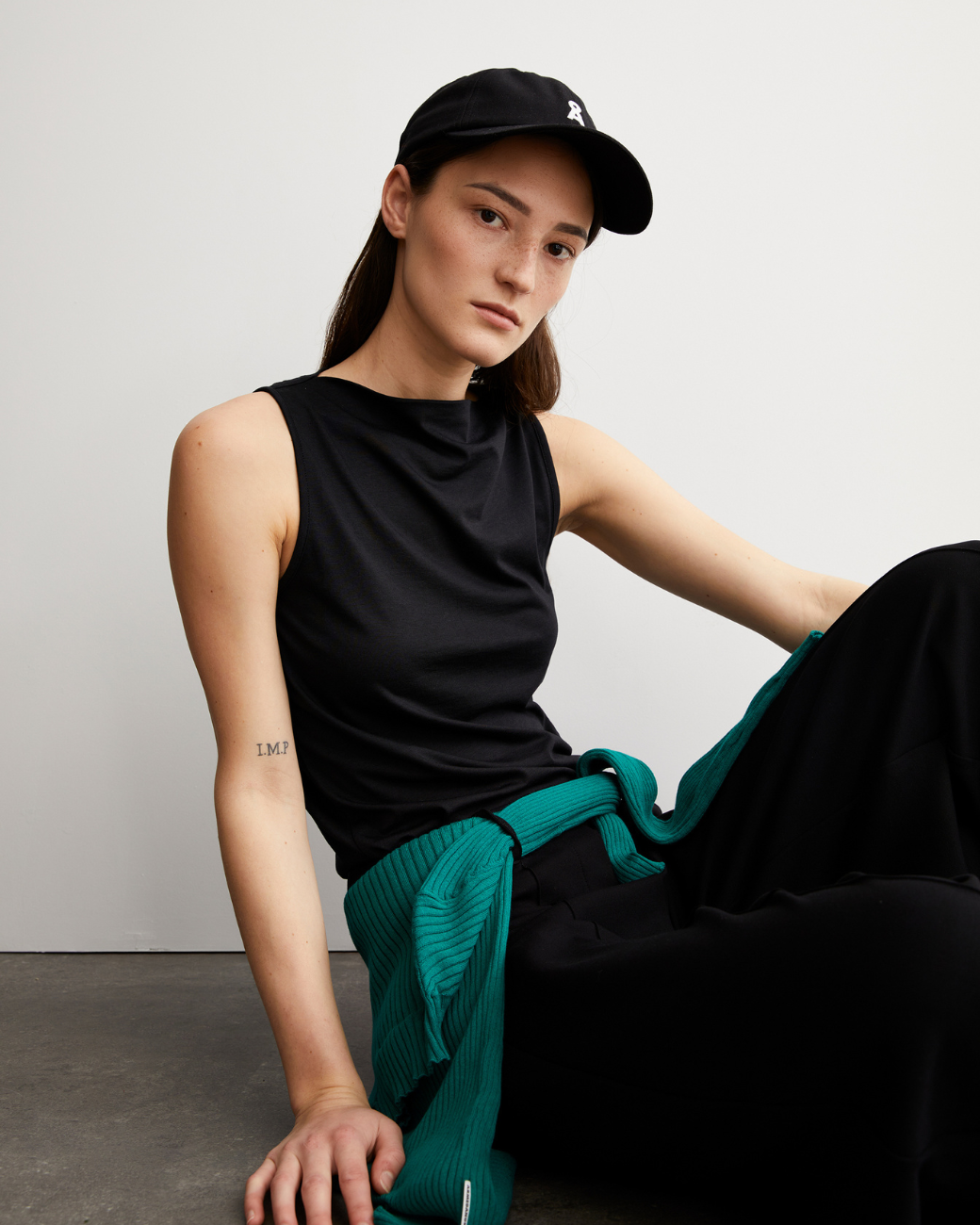 Top LAMINIAA - black
