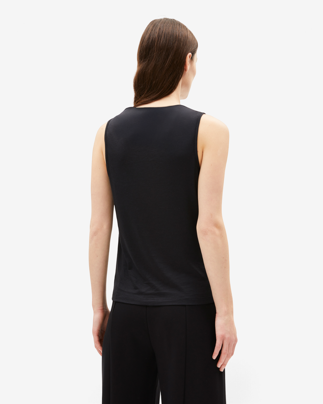 greenyogashop ärmelloses schwarzes Top LAMINIAA aus Tencel und Bio-Baumwolle mit Boot-Ausschnitt, Rückansicht
