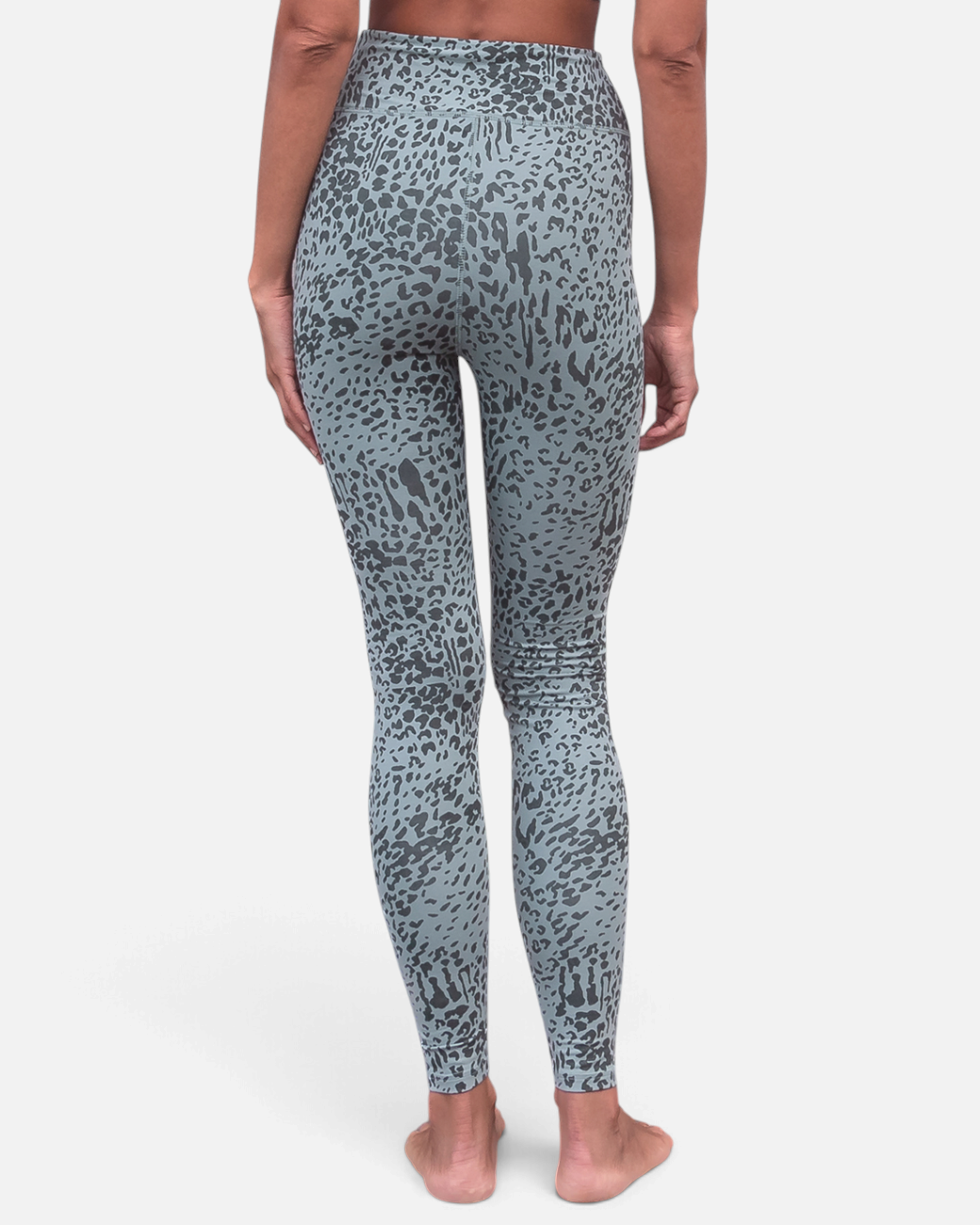 greenyogashop Leggings Susan in Aqua mit Animal-Print aus Biobaumwolle und High-Rise-Bund in der Rückansicht