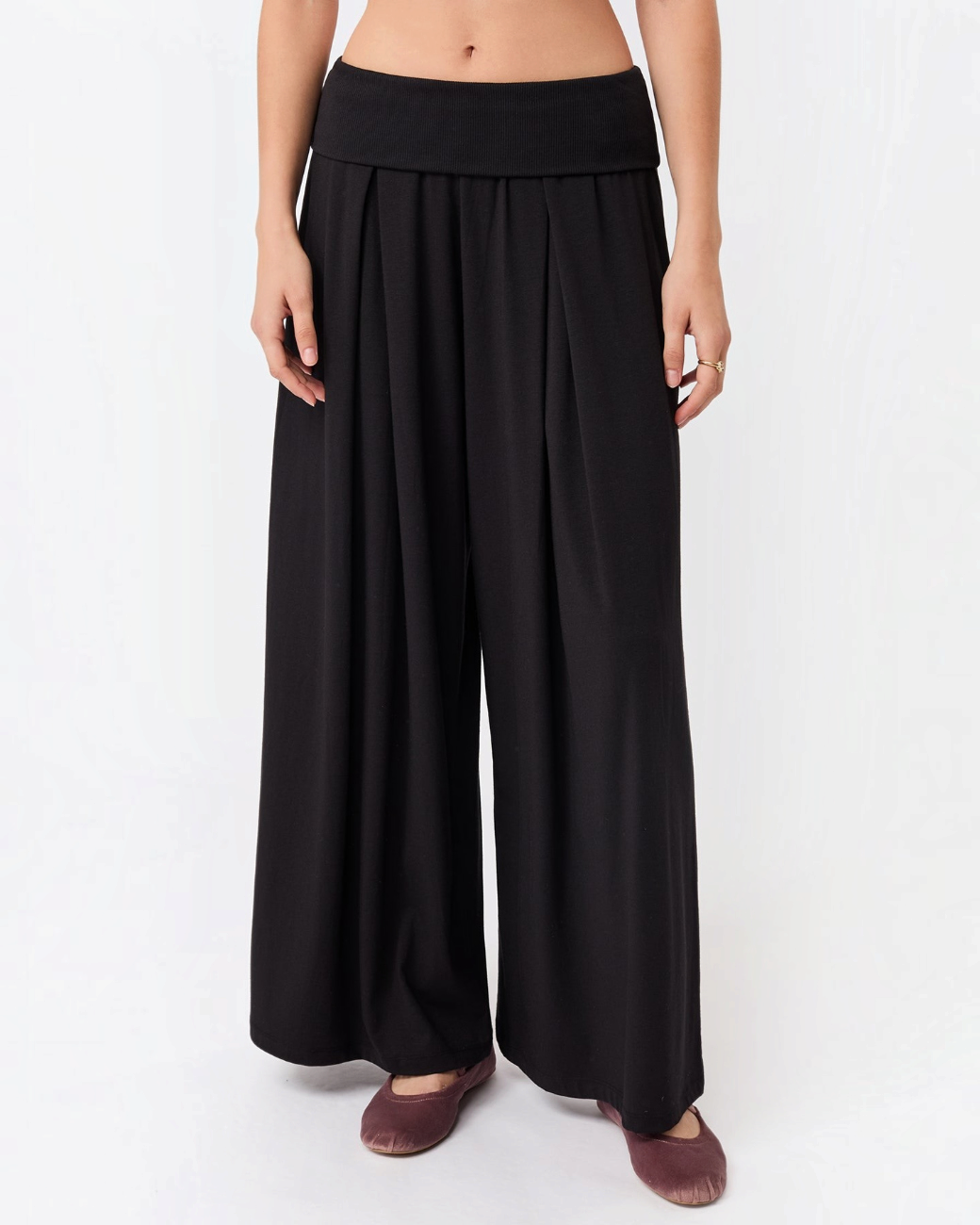 greenyogashop schwarze Lounge-Hose mit weitem Bein, elastischem Bund und weichem Baumwoll-Modal-Mix