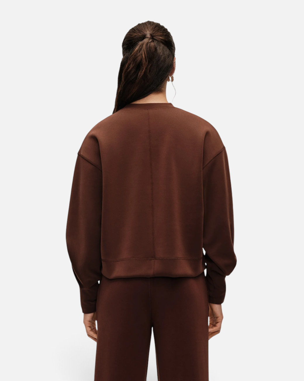 greenyogashop Peachy Crew Neck Pullover in Dunkelbraun mit voluminösen Ärmeln und weicher, seidiger Oberfläche