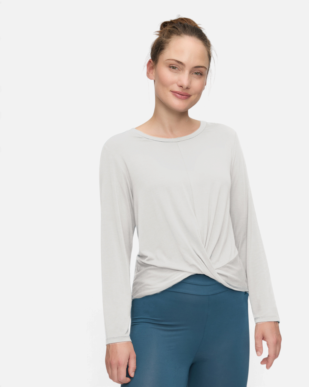 greenyogashop Langarmshirt in Soft White aus atmungsaktivem Bambus-Jersey mit Rundhalsausschnitt und Knotendetail