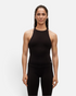 greenyogashop schwarzes Tanktop mit integriertem BH, Rundhalsausschnitt und figurbetontem Schnitt für das Training