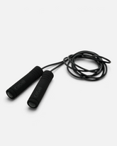Schwarzes greenyogashop Springseil mit verstellbarer Länge und komfortablen Schaumstoffgriffen für das Fitness-Training