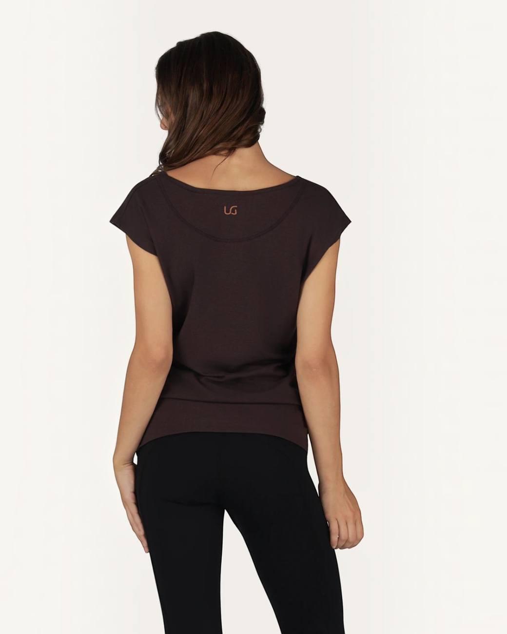 greenyogashop Asana Tee in Coffee aus Bambus-Mix mit weitem Ausschnitt und lockerer Passform von hinten