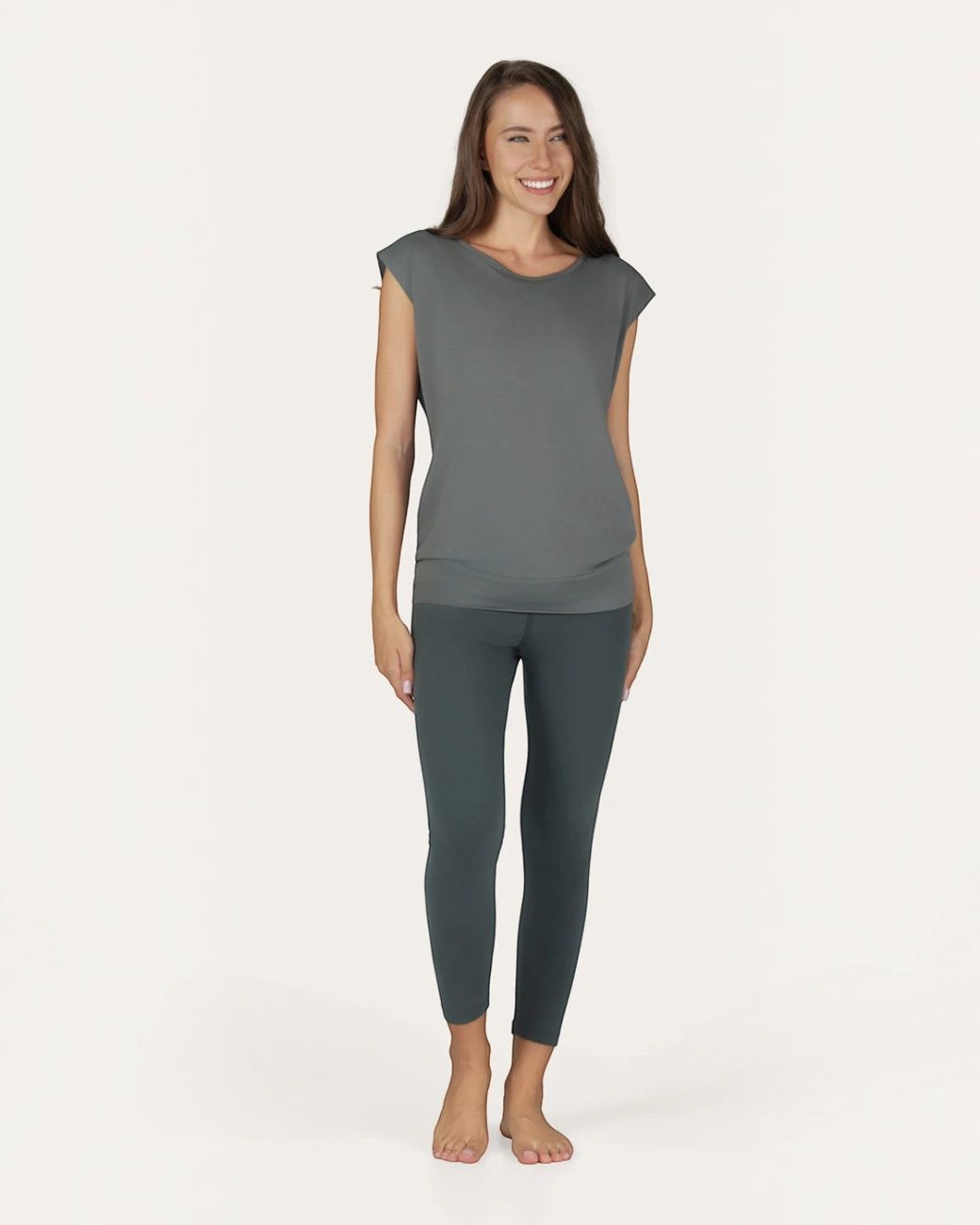 greenyogashop Asana Tee in Jade aus weichem Bambus-Mix mit lockerer Passform und langem Bund für Yoga
