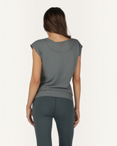 greenyogashop Asana Tee in Jade aus weichem Bambus-Mix mit lockerer Passform und langem Schnitt in der Rückenansicht