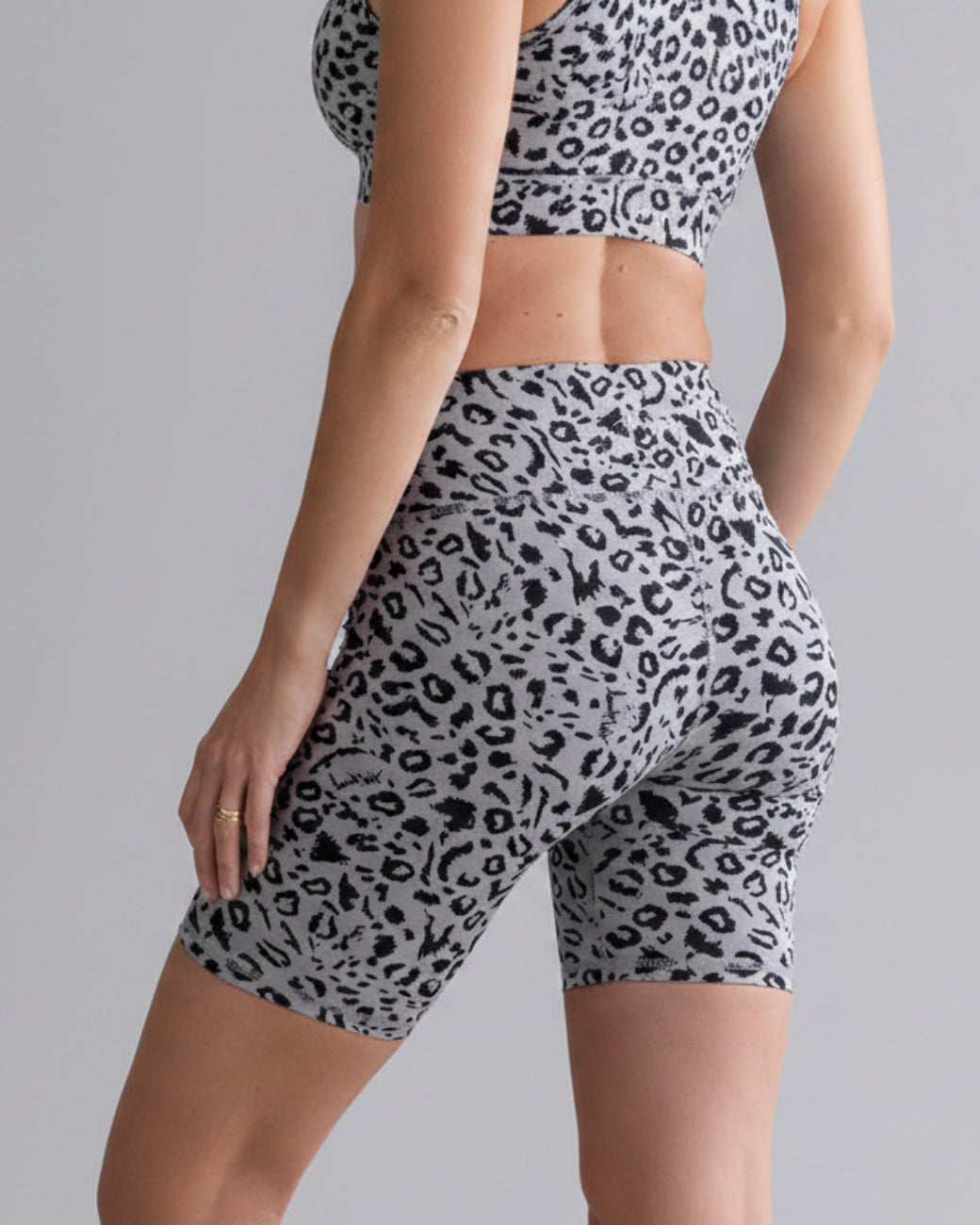 Biker Mono Leo Stone – Styling-Look – Hey Honey