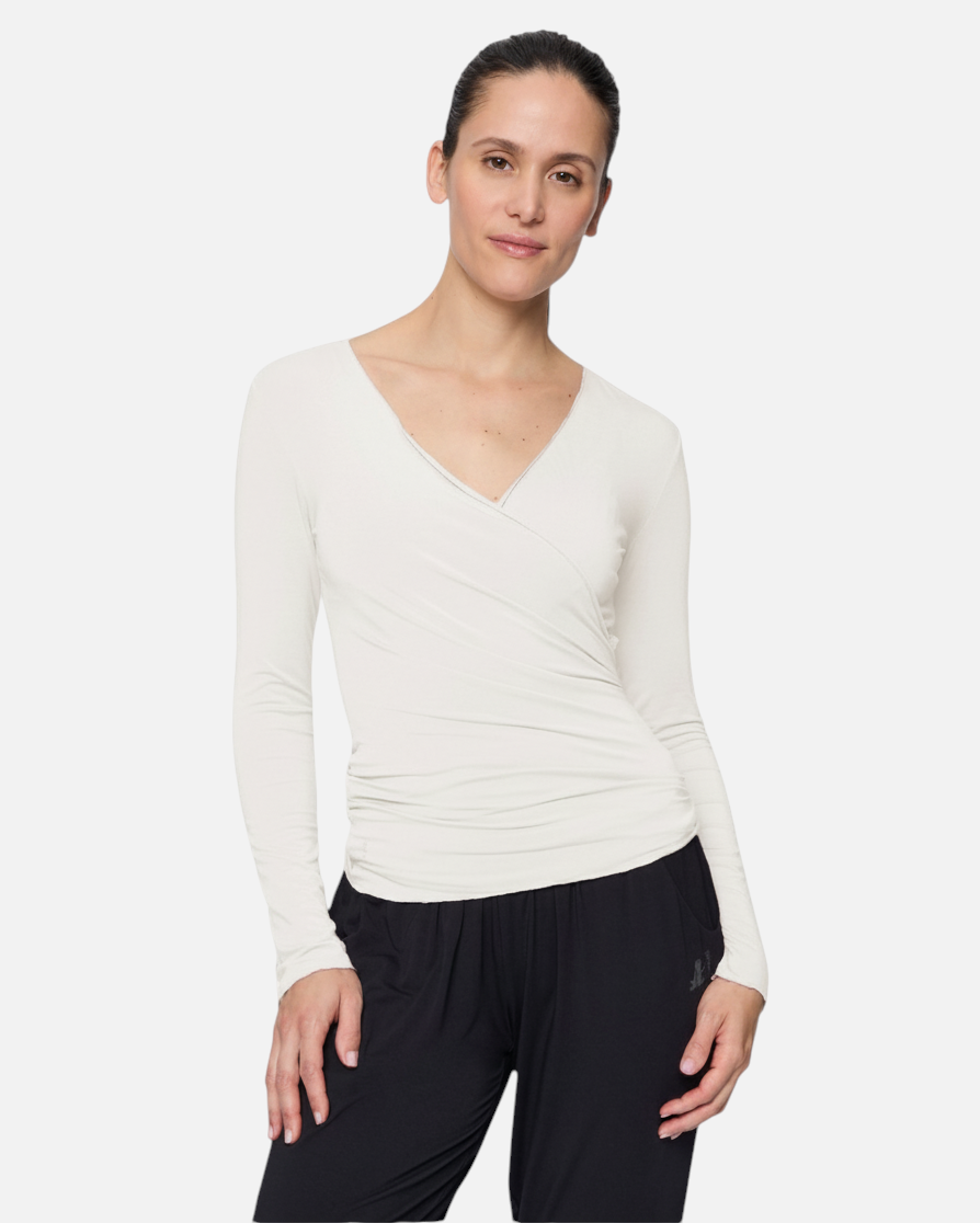 greenyogashop Wickeljacke in Soft White aus weicher Bambusviskose mit langem Arm und elegantem V-Ausschnitt